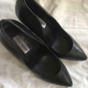 Steve Madden Black Leather Pumps